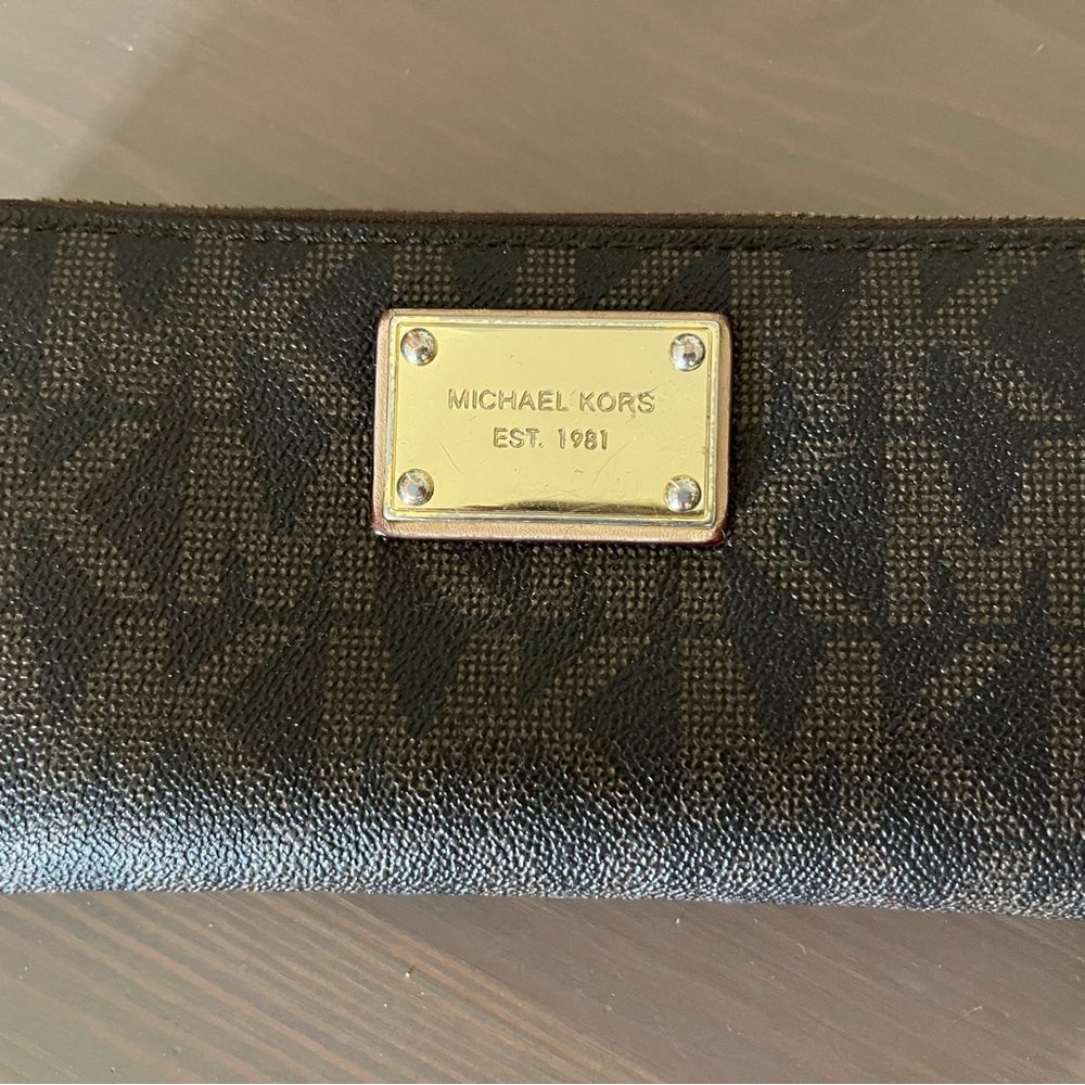 Michael Kors Continental Wallet